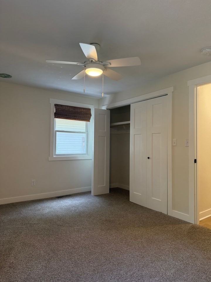 3141 E Grand St - Photo 5 of 17