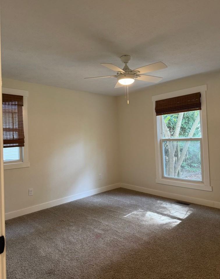 3141 E Grand St - Photo 6 of 17
