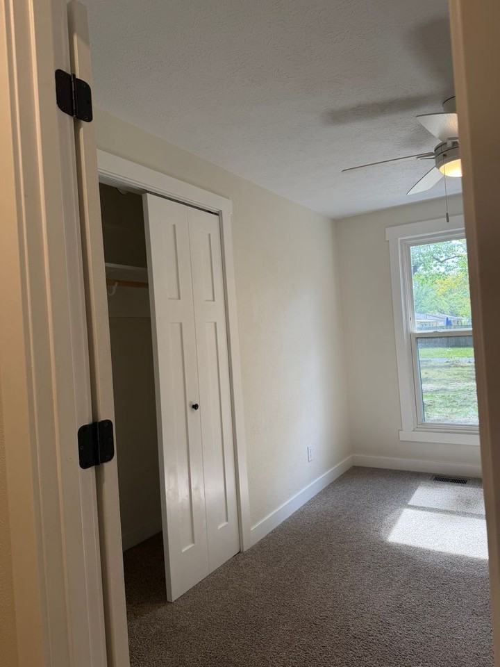 3141 E Grand St - Photo 7 of 17