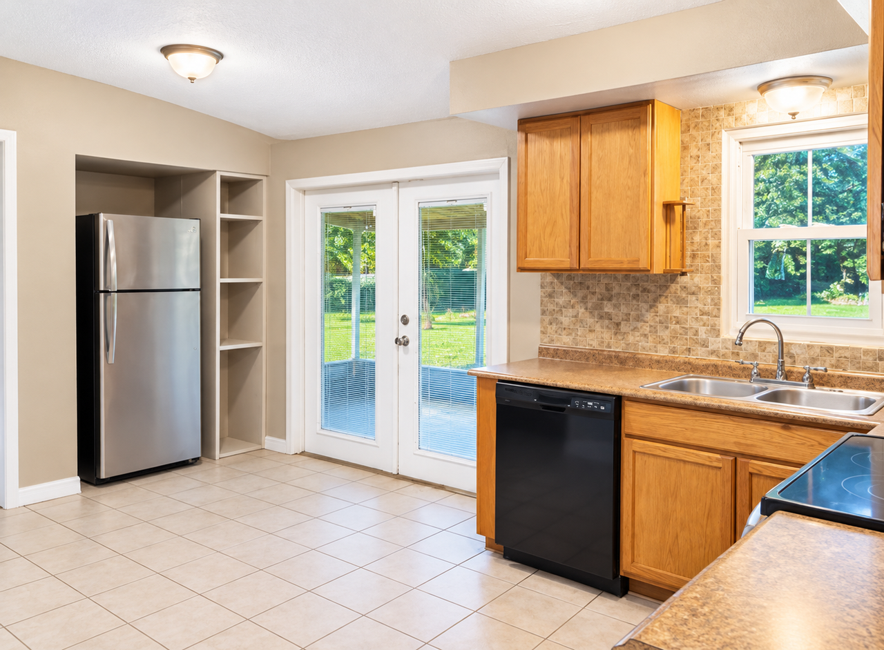 3842 Jupiter Dr - Photo 4 of 11
