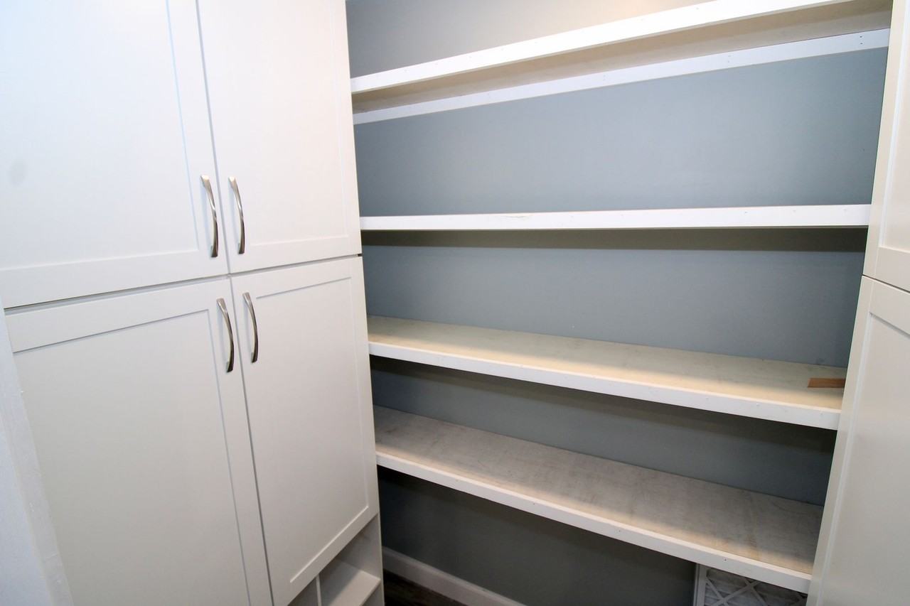 303 Mahan St - Photo 4 of 30