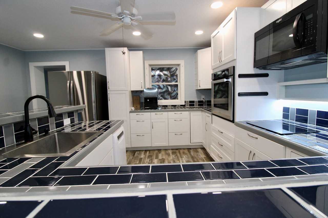 303 Mahan St - Photo 6 of 30