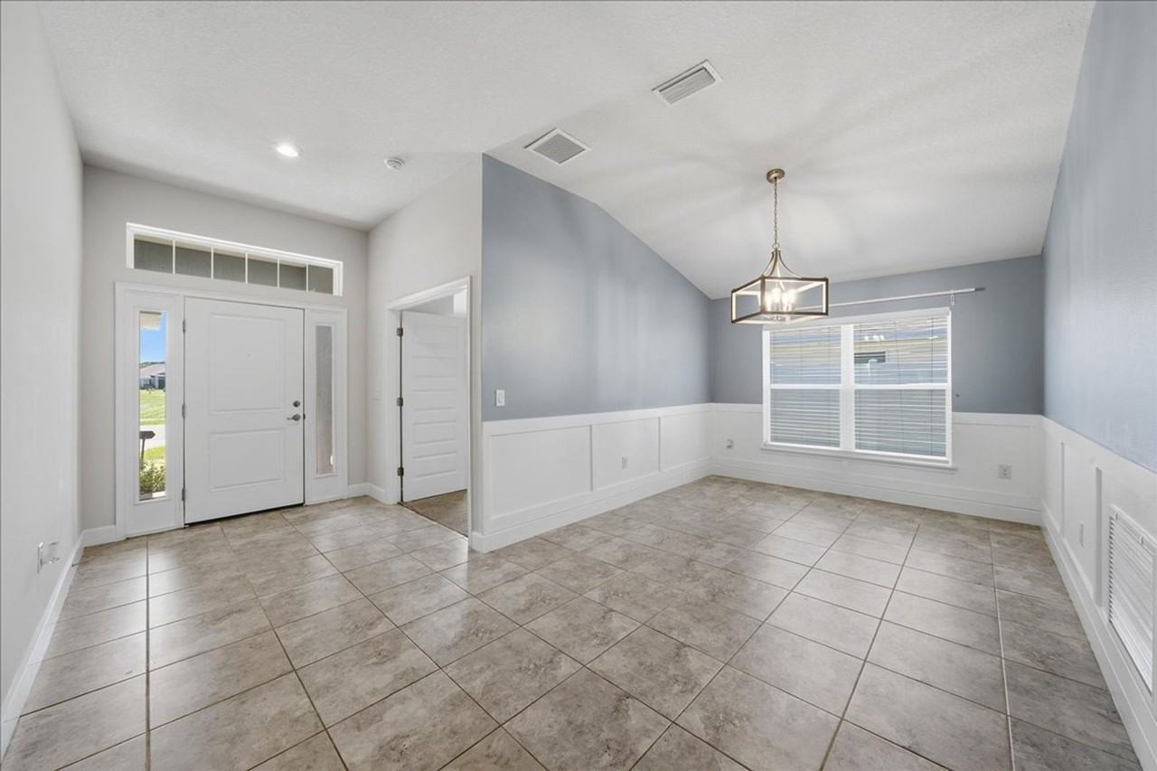 1261 Tupelo Cir - Photo 2 of 20