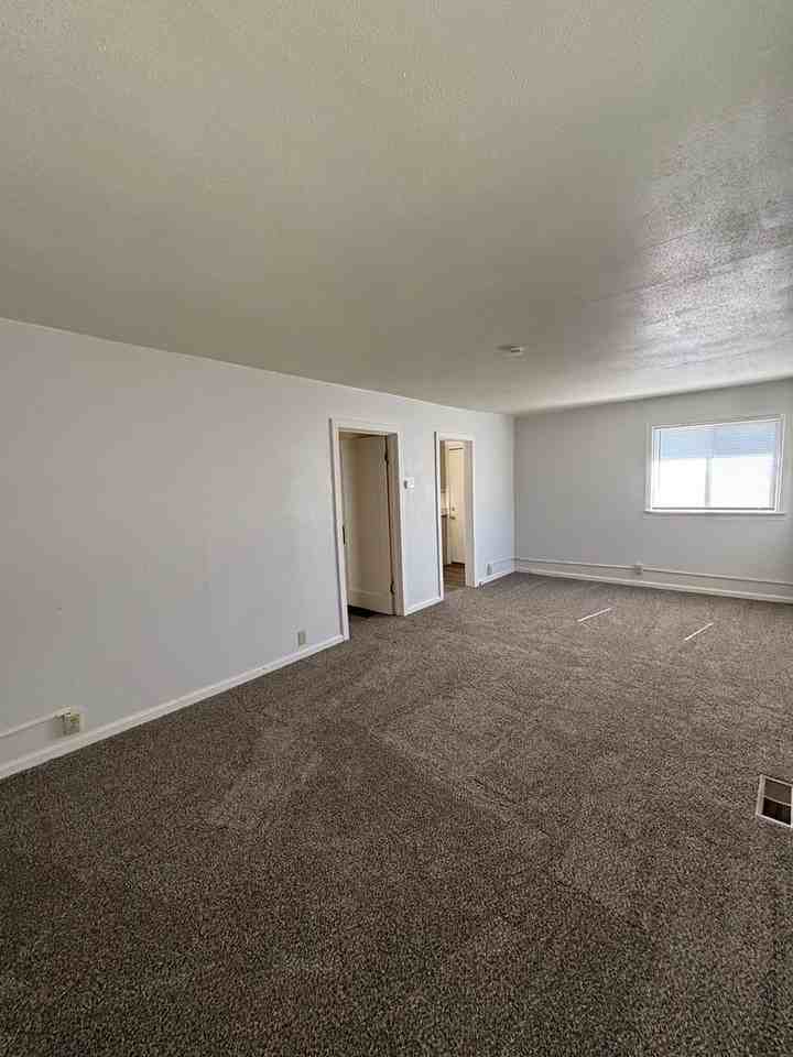 650 Park Ave - Photo 2 of 12