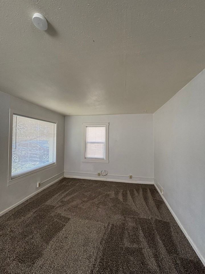 650 Park Ave - Photo 3 of 12