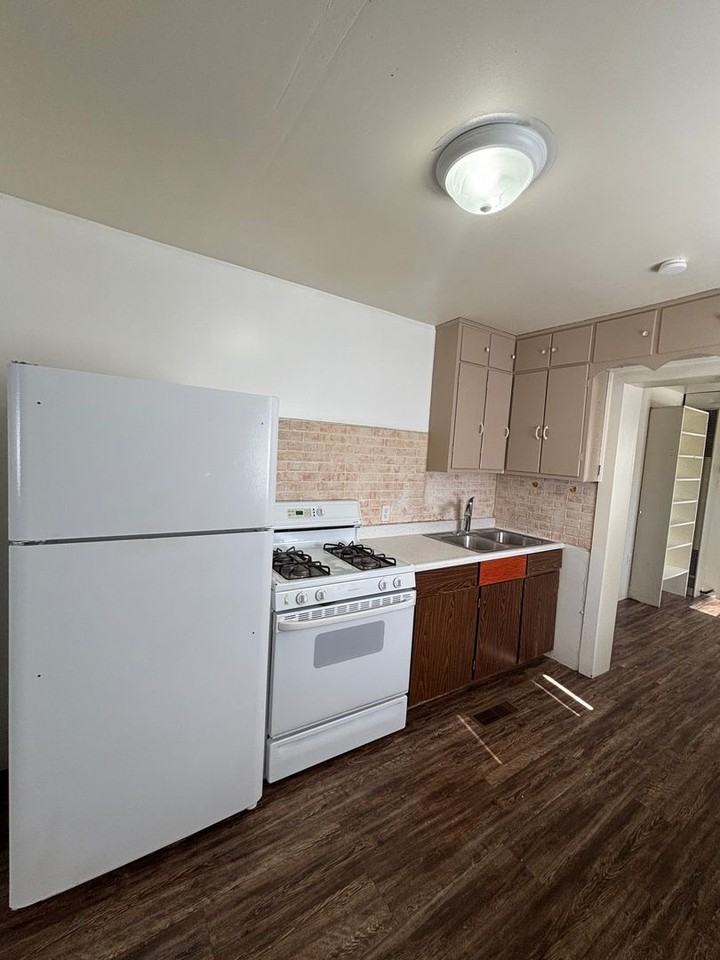 650 Park Ave - Photo 4 of 12