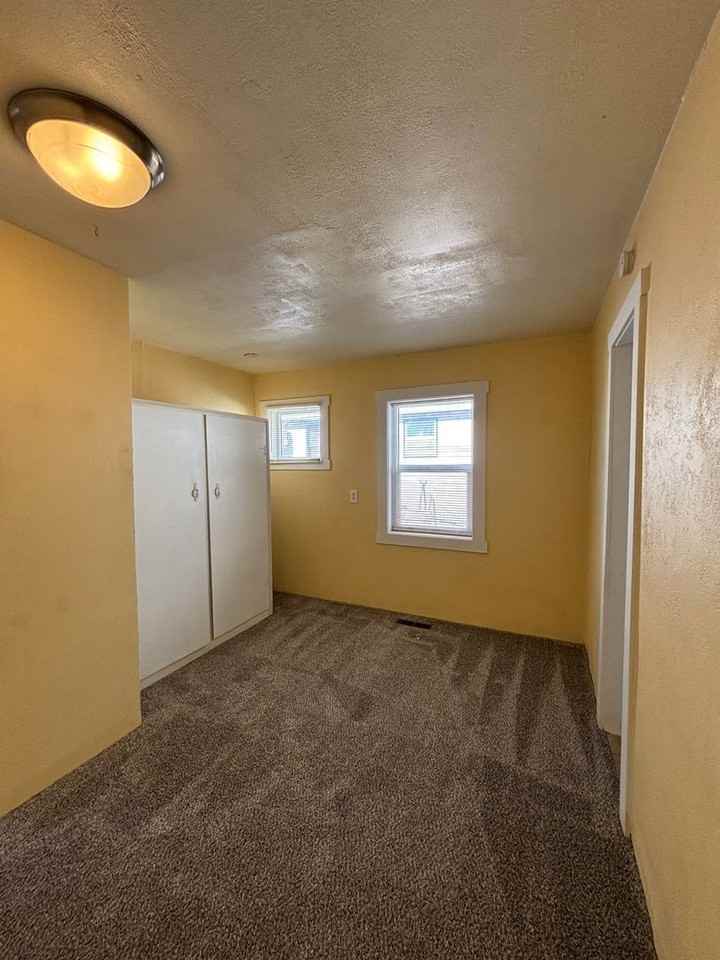 650 Park Ave - Photo 6 of 12