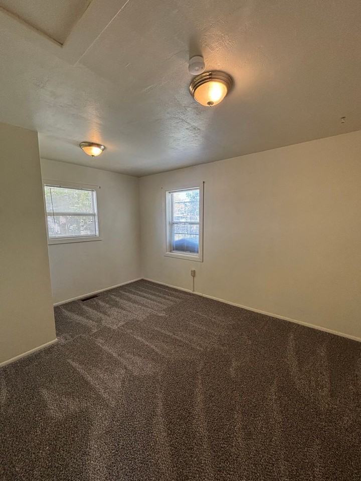 650 Park Ave - Photo 7 of 12