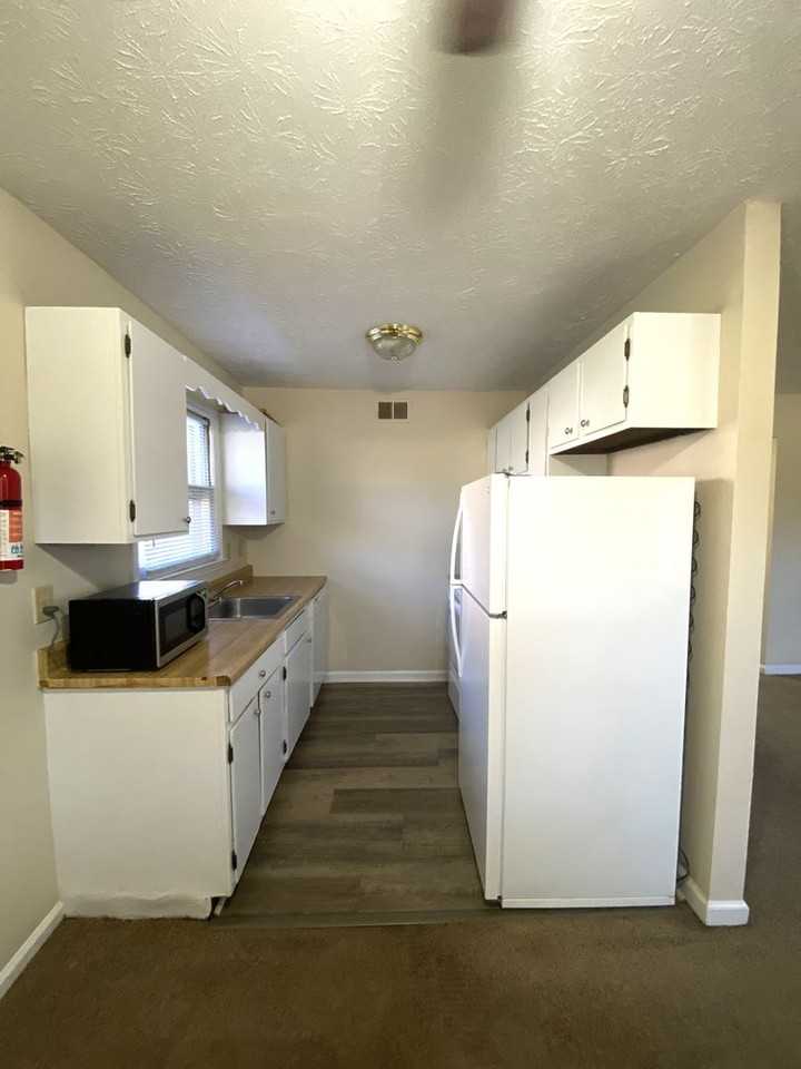 3712 Camelot Dr #2 - Photo 7 of 21