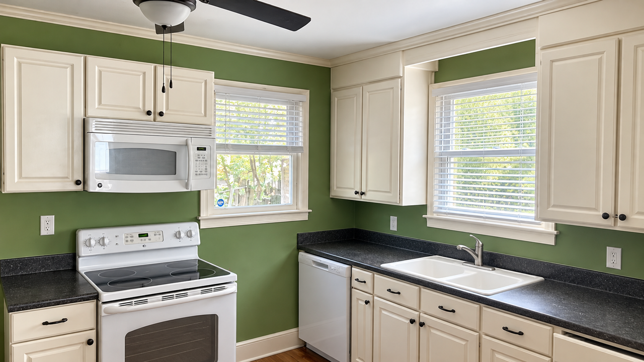 2015 Holt Dr - Photo 2 of 5
