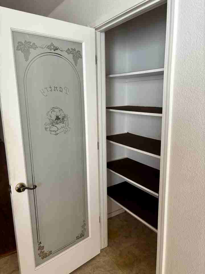 304 Peachcrest Ct - Photo 2 of 9