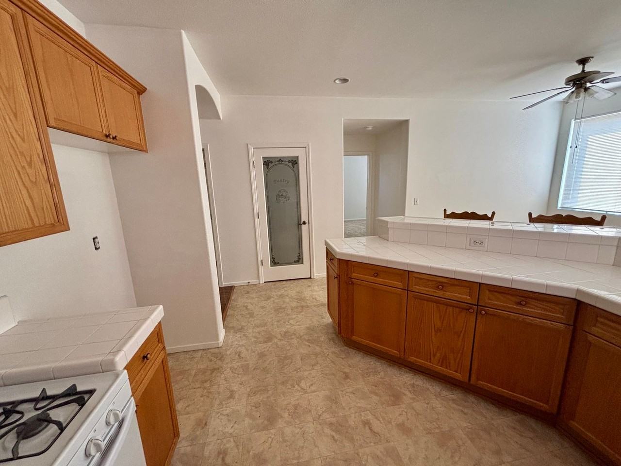 304 Peachcrest Ct - Photo 3 of 9