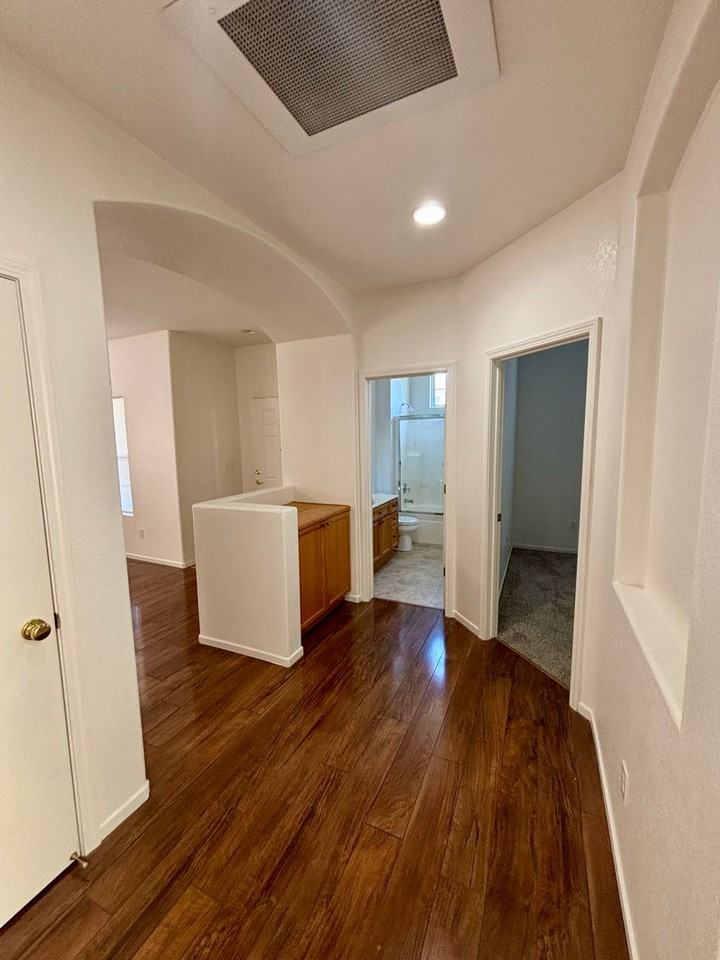 304 Peachcrest Ct - Photo 5 of 9