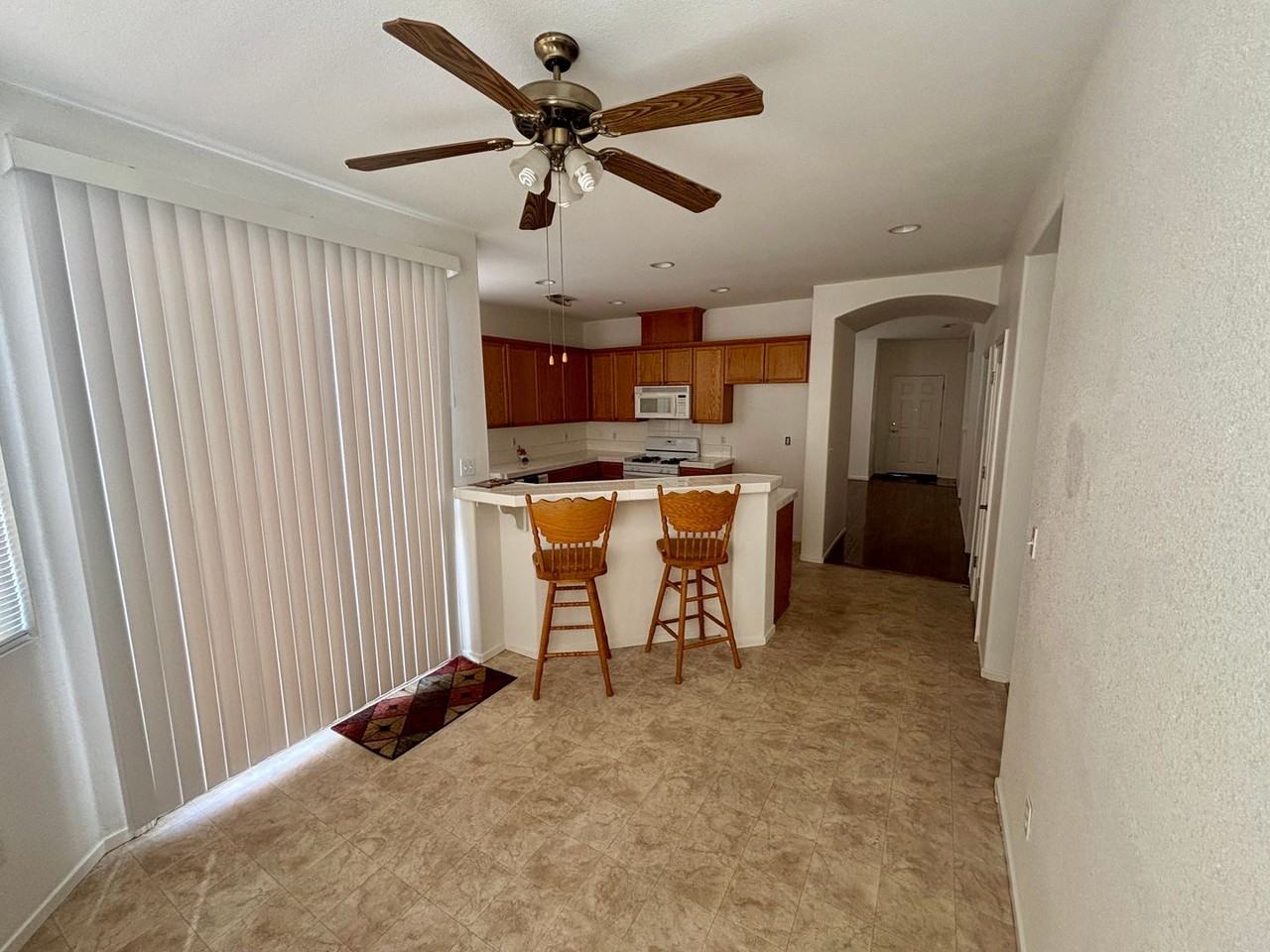 304 Peachcrest Ct - Photo 6 of 9