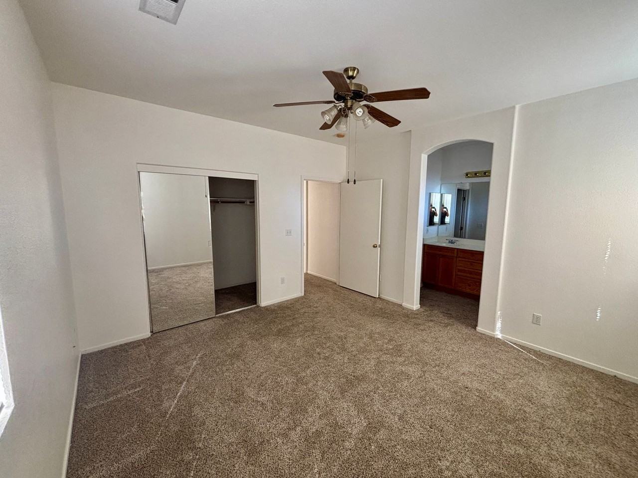 304 Peachcrest Ct - Photo 7 of 9