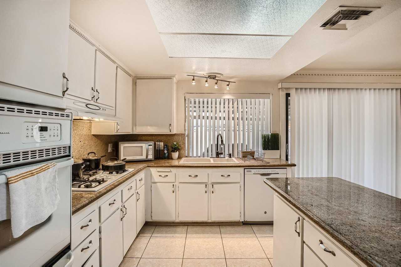 Baltic Cir - Photo 2 of 16