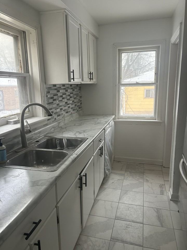 12748 S Lowe Ave - Photo 2 of 11