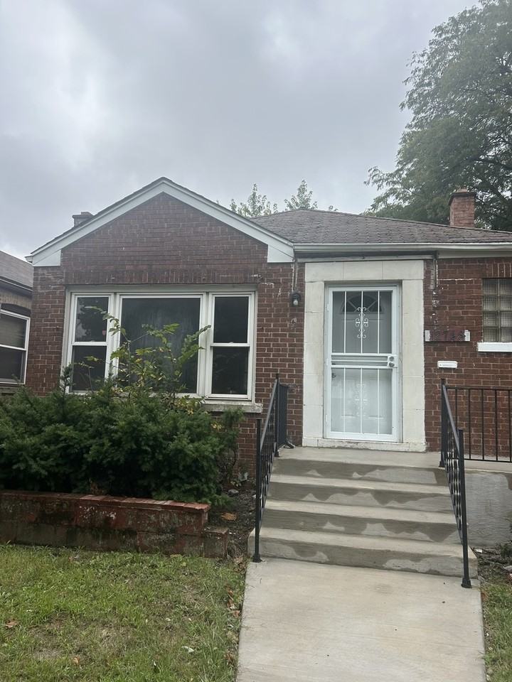 12748 S Lowe Ave - Photo 3 of 11