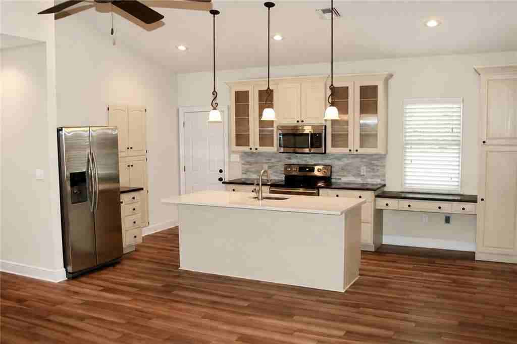 321 E Hornsby St - Photo 3 of 9