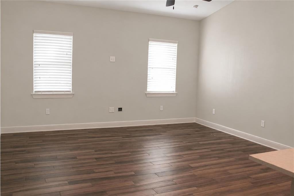 321 E Hornsby St - Photo 4 of 9