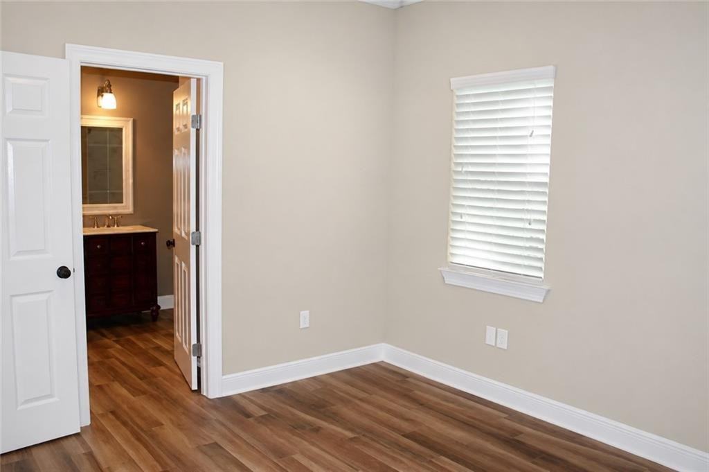 321 E Hornsby St - Photo 5 of 9