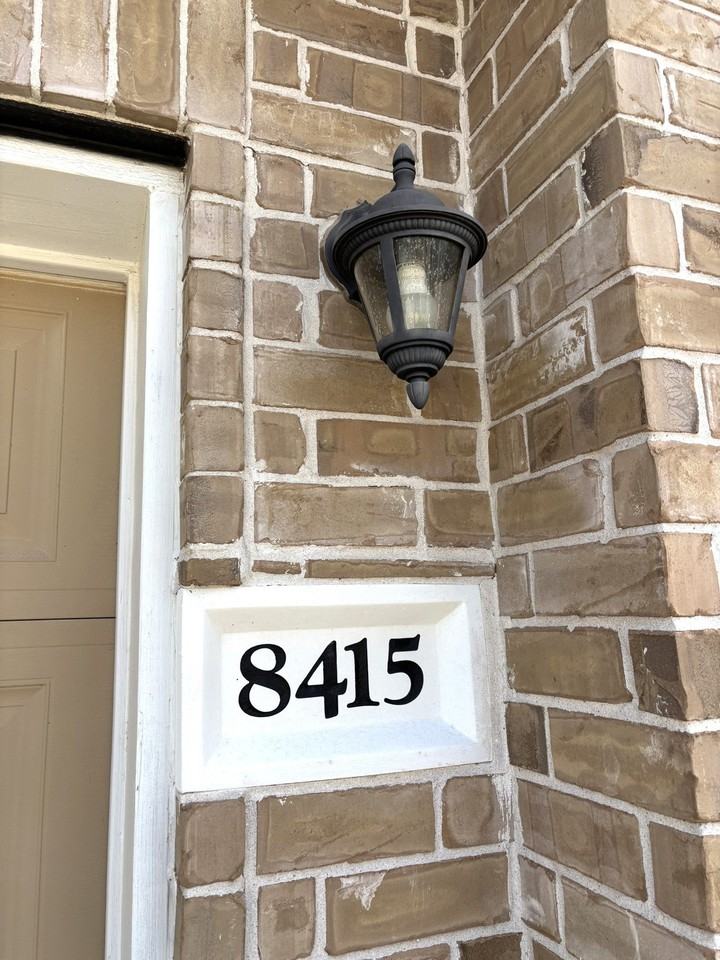 8415 Sunset Loch Dr - Photo 3 of 29