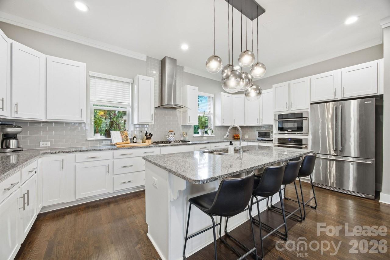 863 Academy St - Photo 2 of 38