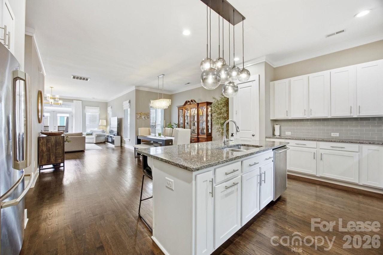 863 Academy St - Photo 5 of 38