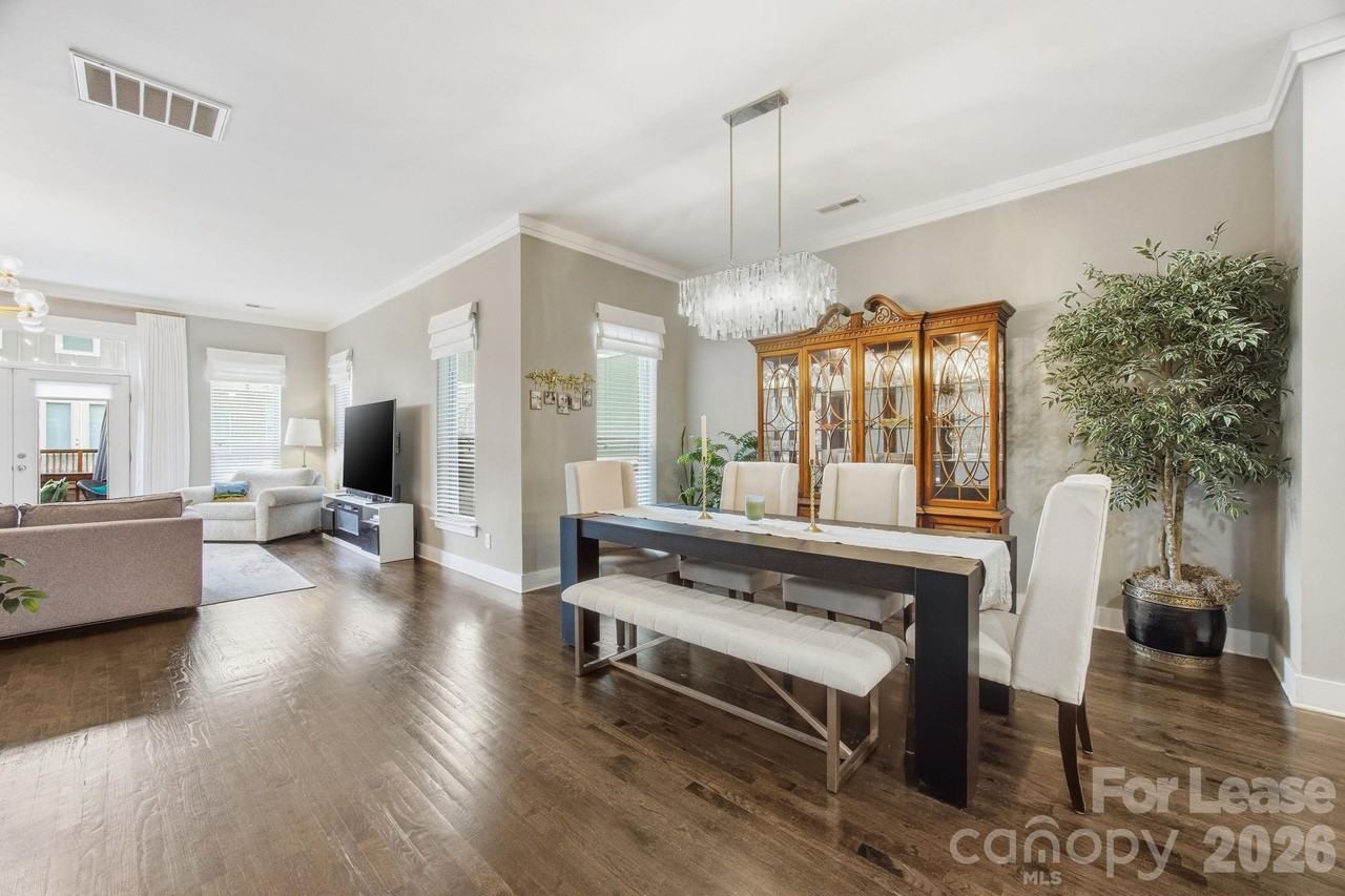 863 Academy St - Photo 6 of 38
