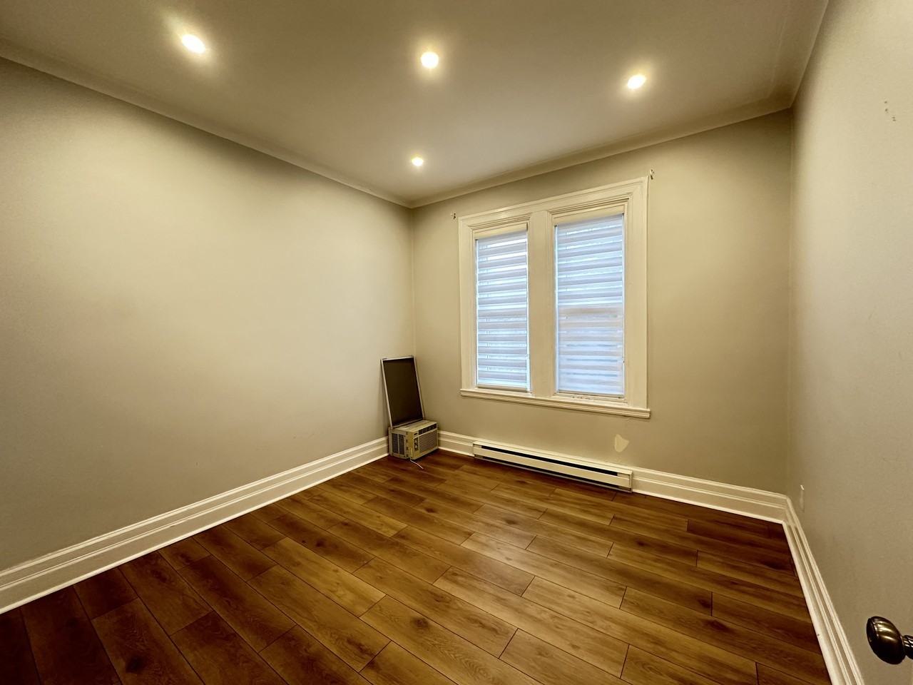5321 Chemin Queen Mary #A - Photo 6 of 11