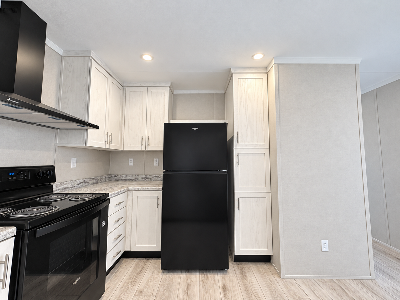 709 N Collins Fwy #92 - Photo 5 of 27