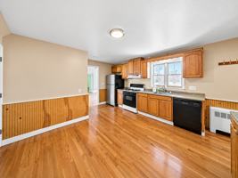 featured image of 395 Lexington St #1