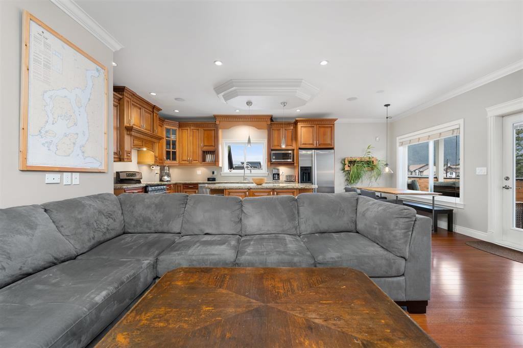 37979 Third Avenue - Photo 5 of 30