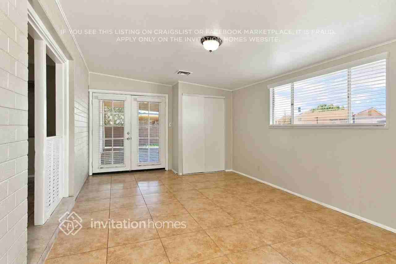 5958 W Hazelwood St - Photo 6 of 17