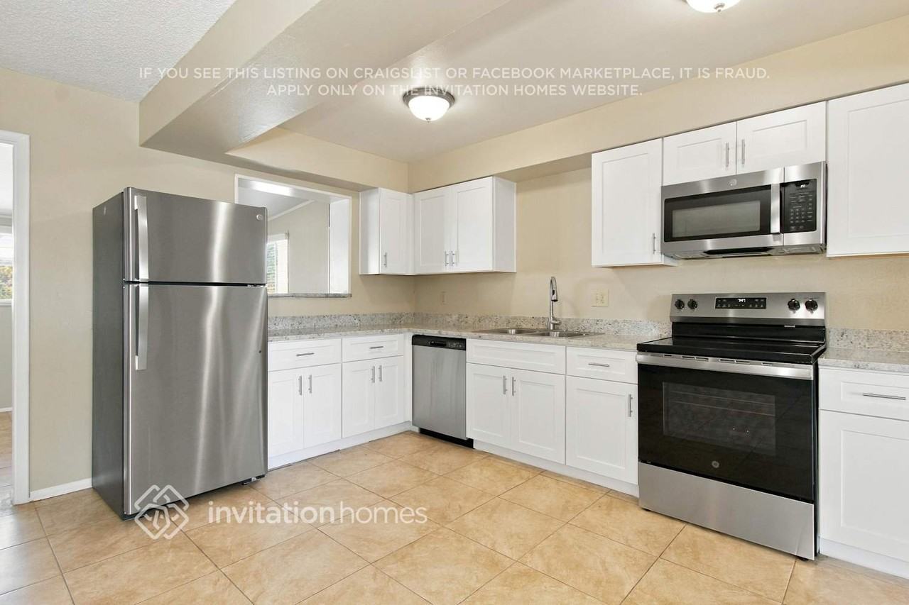 5958 W Hazelwood St - Photo 7 of 17