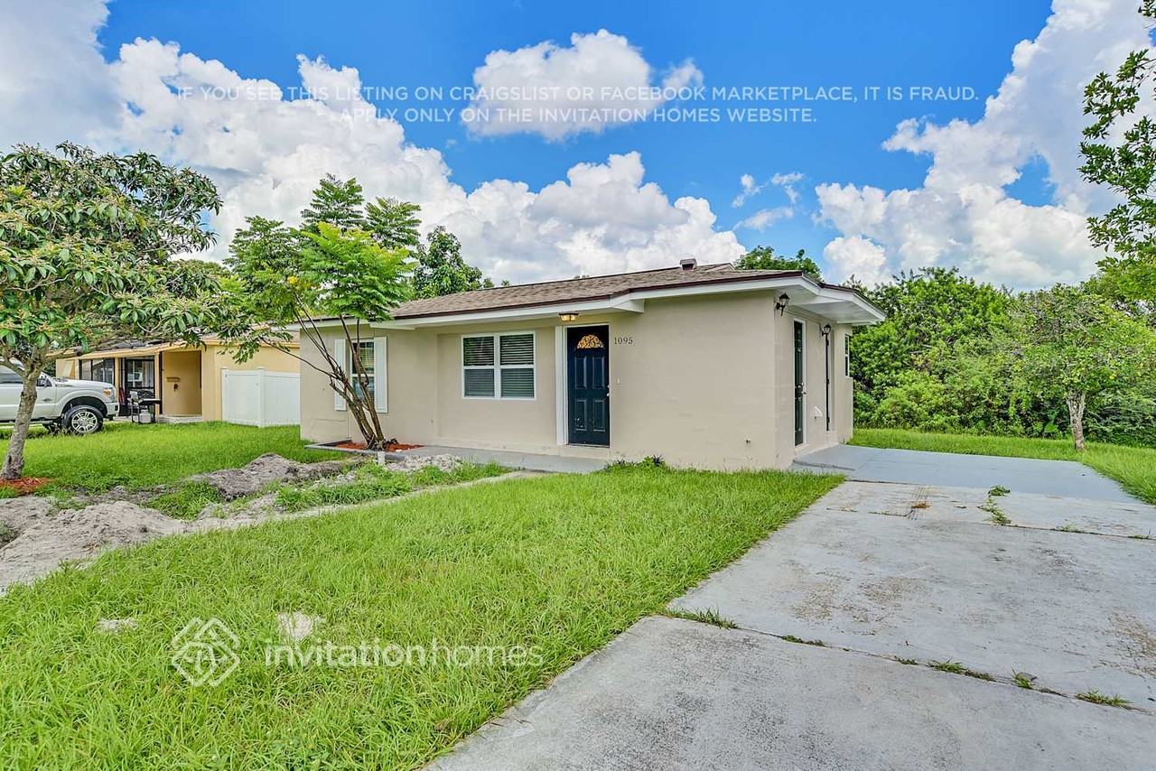 1095 Saxon Blvd - Photo 3 of 26
