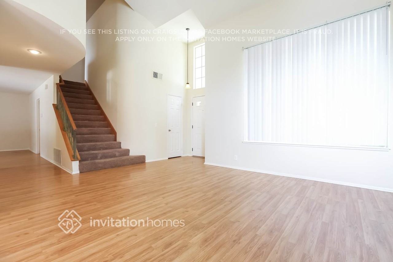 415 Mallard St - Photo 3 of 19