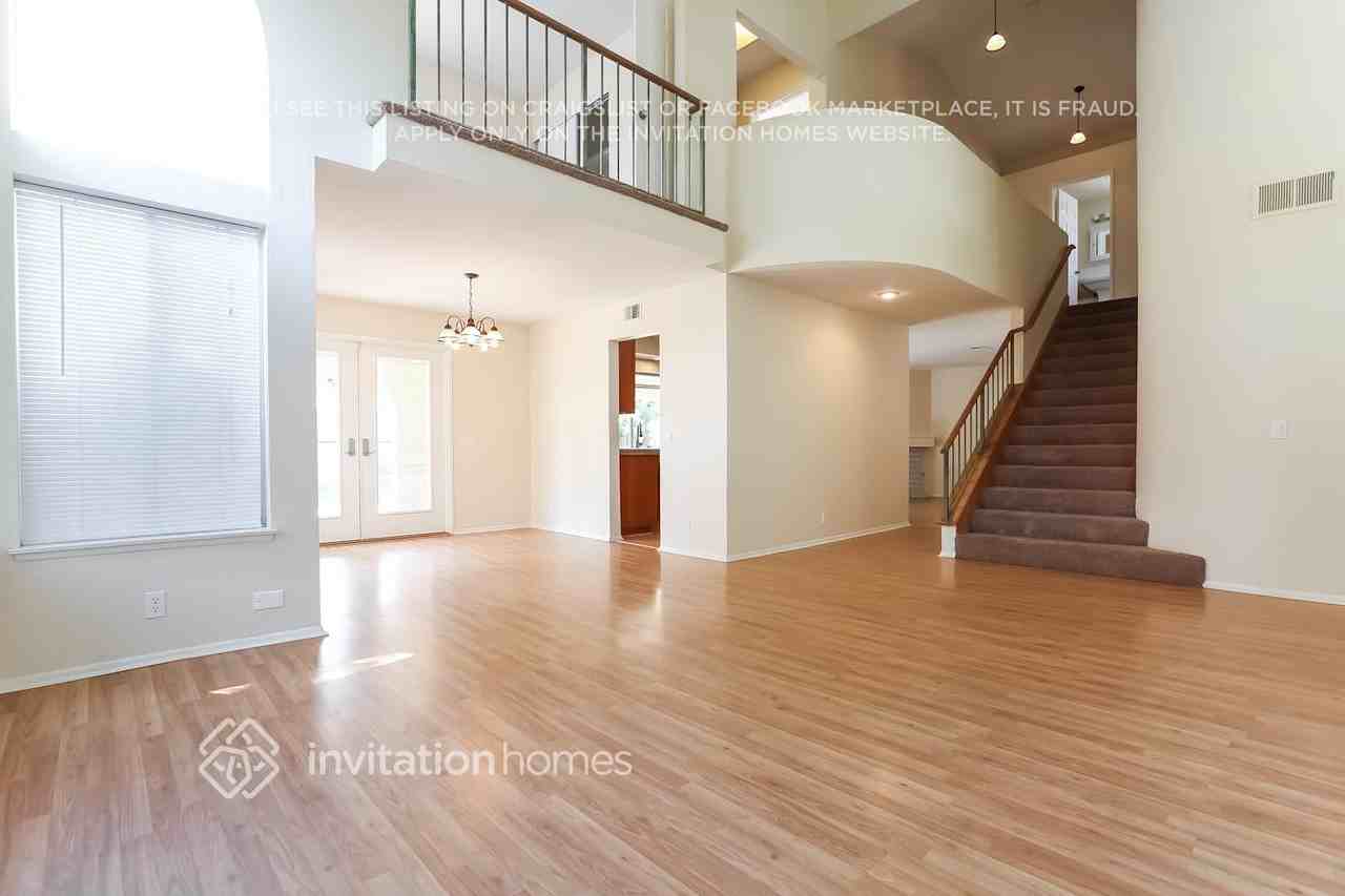 415 Mallard St - Photo 4 of 19