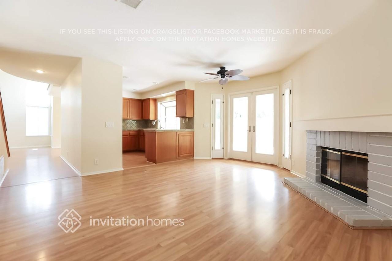 415 Mallard St - Photo 5 of 19