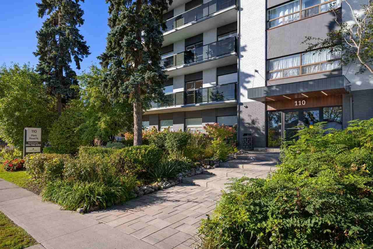 110 Park Road North - Photo 4 of 17