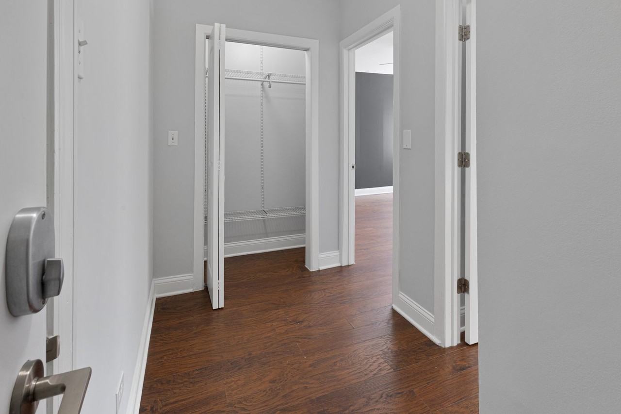 4555 N Malden St - Photo 2 of 50