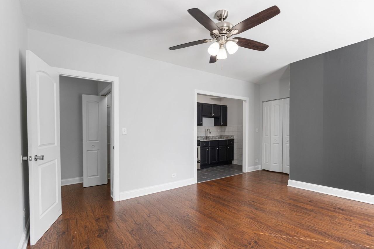 4555 N Malden St - Photo 3 of 50