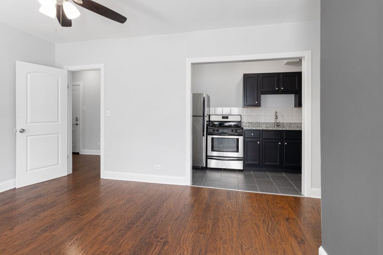 4555 N Malden St - Photo 6 of 50