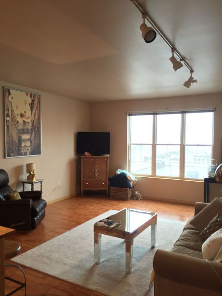 315 Riverfront Terrace - Photo 5 of 12
