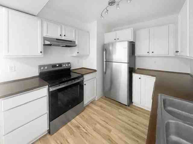 1031 N State St #310 - Photo 7 of 23