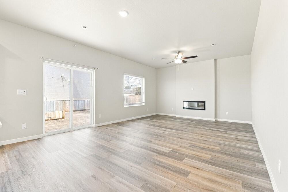 7328 Crystal Ave - Photo 5 of 21