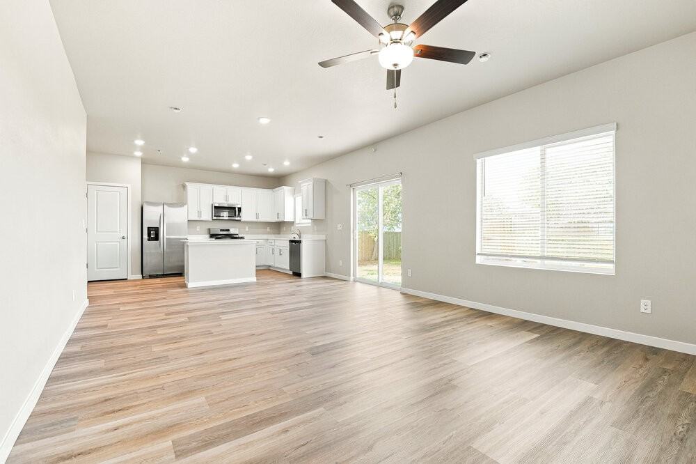 7328 Crystal Ave - Photo 7 of 21