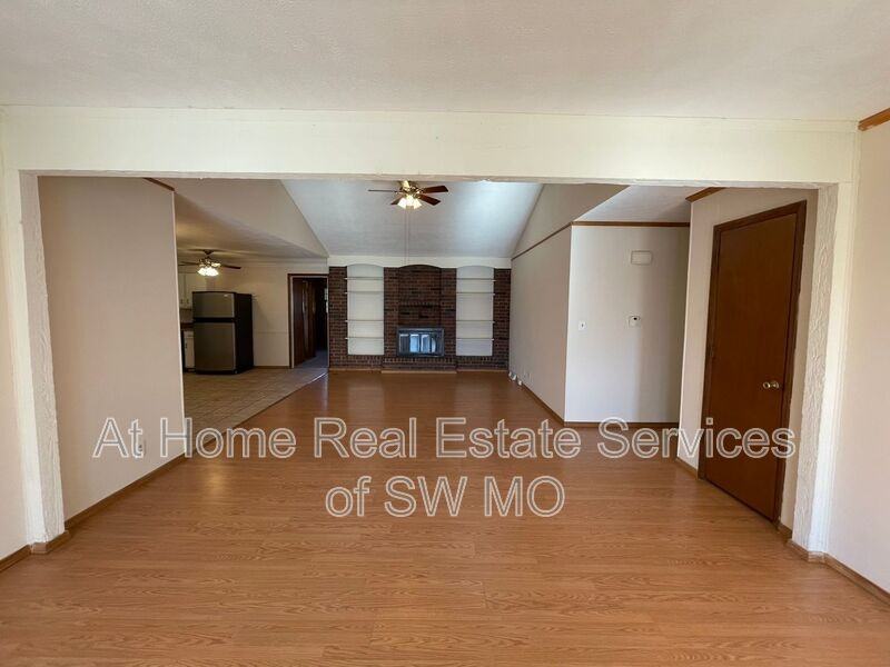 1315 E Richmond St - Photo 2 of 17