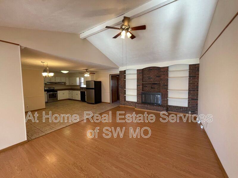 1315 E Richmond St - Photo 3 of 17