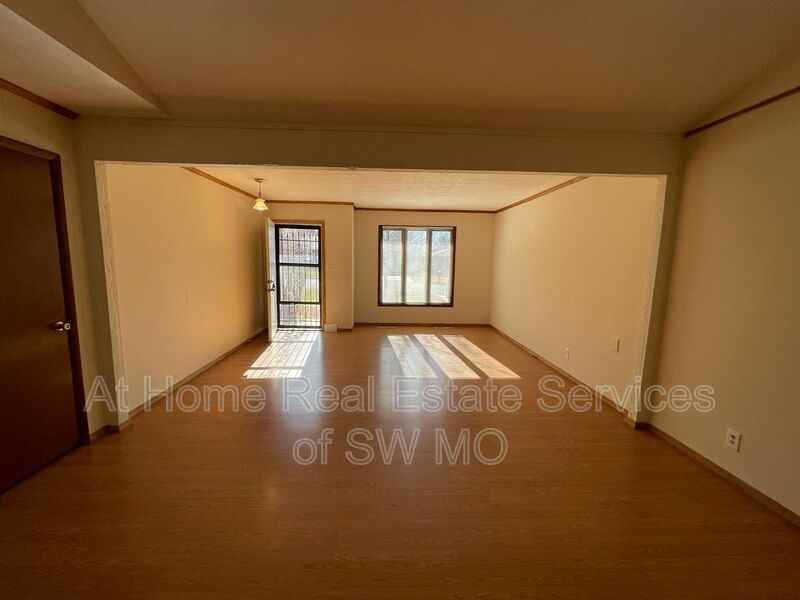 1315 E Richmond St - Photo 4 of 17